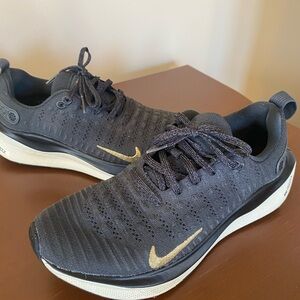 Nike Women's Black and Gold Athletic Shoes